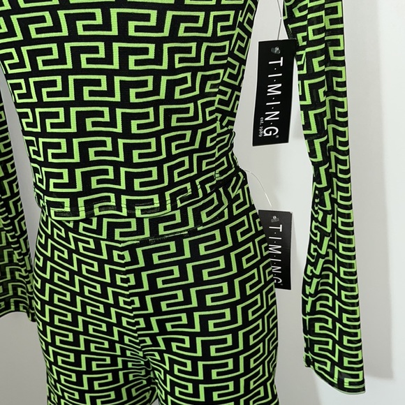 Long Sleeve Mesh Two Piece Biker Short Set with Geometric Print - Picture 5 of 6